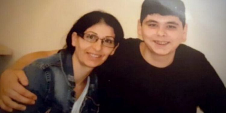 Songul Îlker ji bo kurê xwe 3’ê rojin li berxwe dide