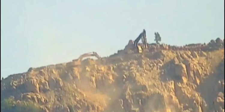 Artêşa Tirk a dagirker bi kepçeyan hewl dide çeperên berxwedanê hilweşîne