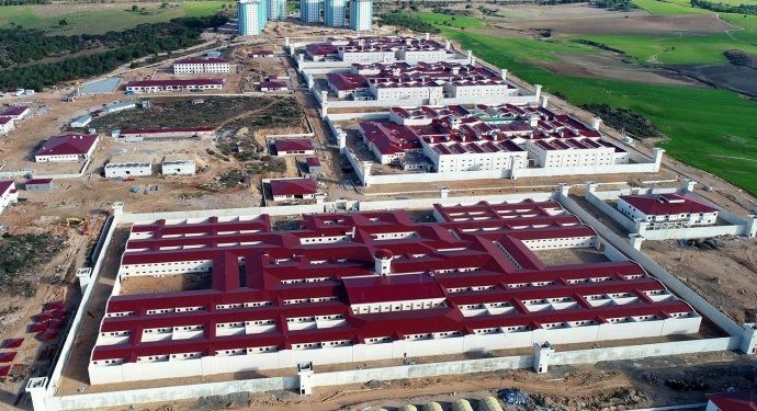 Li Girtîgeha Elbîstanê gule li hewşa bêhn standinê a girtiyan hatin reşandin