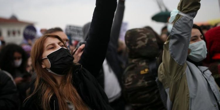 Destdirêjiyên li ser jinê polîtîka ye – Di nava mehekê de 31 jin hatin qetil kirin