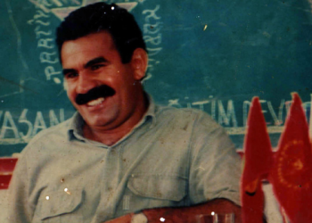 Çareseriya beramberî eşîretparêzî û axatiyê, meşandina şerek demokratîk e