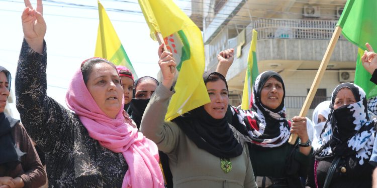 Şêniyên Qamişlo dewleta Tirk protesto kirin