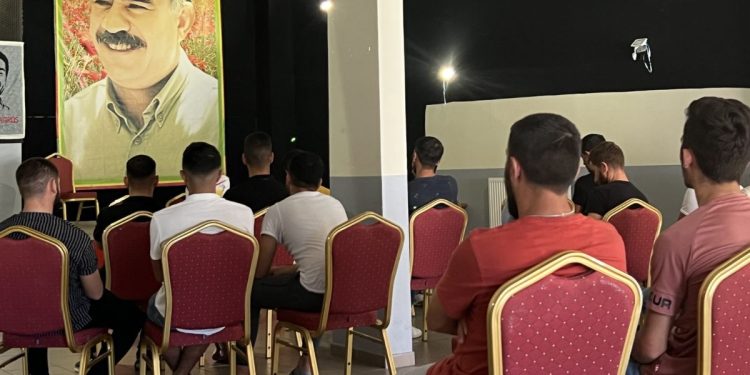 TCŞ’ê li Marsîlyayê ji bo ciwanan civînek li darxist