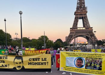 Ji bo azadiya Rêberê Gelan li Kûleya Eyfelê çalakî hate li darxistin