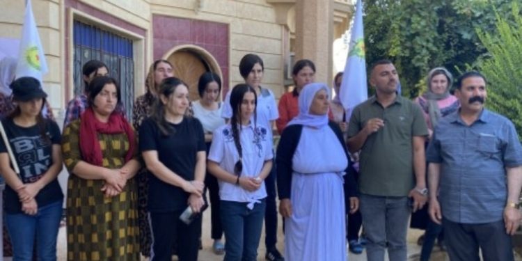 Keça Êzidî ku ji aliyê YPJ’ê ve hatibû rizgar kirin gihîşt malbata xwe