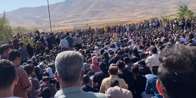 Jin li Îranê daketine kolanan – ‘Heke por nebe, guneh jî nîne’