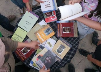 Ciwanên Dêrîkê pirtûkên Rêberê Gelan li ciwanan belav kirin