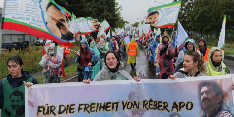 Çalakiya ciwanên Kurd û enternasyonal roja çaremîn li pey xwe hêşt