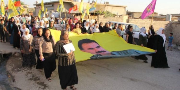 Jinên Mexmûrê bi jinên Rojhilat û Îranê re ‘Jin, Jiyan, Azadî’ berz kirin