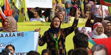 ​​​​​​​Li Qamişloyê bi hezaran kes li dijî êrişên dagirkeriya Tirk daketin qadan