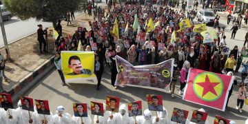 Ciwanan Bi mîtîngekê çekên kîmyewî li Minbic hate protestokirin