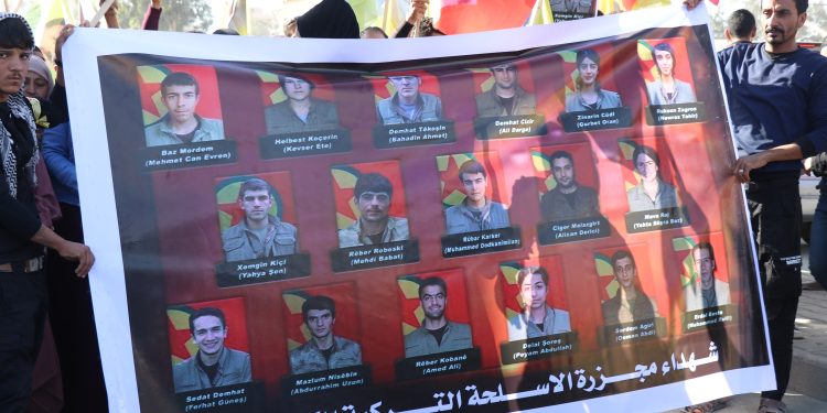 li Reqayê êrîşên bi çekên kîmyawî hatin protesto kirin