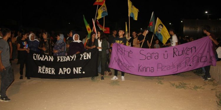 Di pêşengtiya jinên ciwan de şêniyên Mexmûrê li dijî komploya navdewletî meşiyan