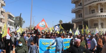 Li Reqayê bi hezaran kes li dijî Komploya 9ʹê Cotmehê meşiya