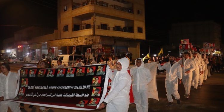 Ciwanên bajarê Kobanê helwestên tund li dijî bikaranîna çekên kîmyawî nîşan dan