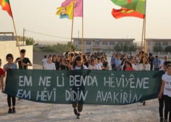 Jinên ciwan ên xwendevan wê li Mexmûrê konferansa xwe li darbixin