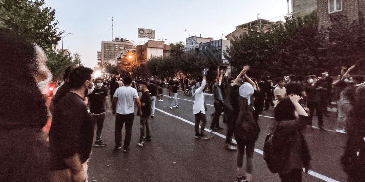 Serhildanên gel ên li Rojhilat û Îranê bûye kabûsa faşîzmê