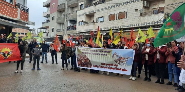 Ciwanên Dirbêsiyê li dijî êrişan bertek nîşan da