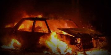 Jinên Tîrêjên Rojê 11 wesayîtên polîsan û 4 kargeh dan ber agir