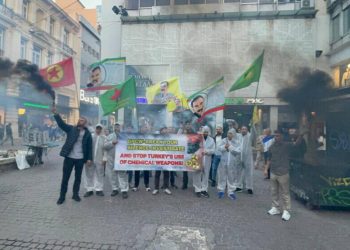 Ciwanên Şoreşger li Atînayê li dijî êrîşên bi çekên kîmyewî meş