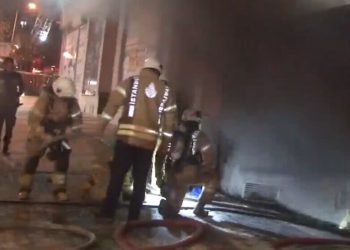 Tîma Şehîd Devran Zîlan a YPS’ê li Stenbolê 9 wesayîtên şewitandin