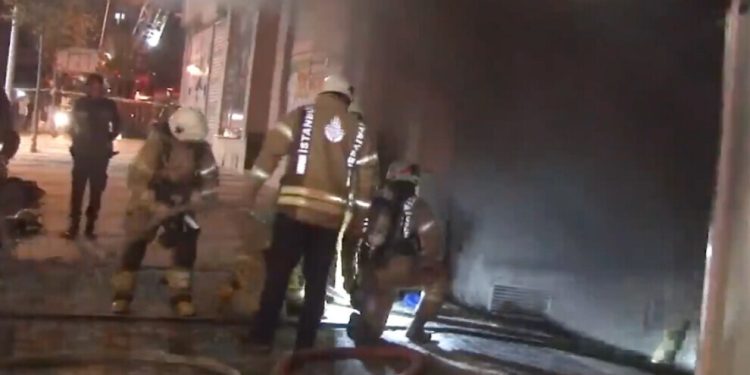 Tîma Şehîd Devran Zîlan a YPS’ê li Stenbolê 9 wesayîtên şewitandin