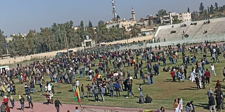 Li dijî sûcên hovane yê Tirkiyê bi hezaran gel li stadgeha Şehîdên 12ê Adarê kom bûn