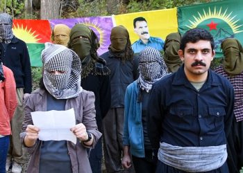 FLAŞ: Komeke xwendekarên Rojhilatê Kurdistanê li dijî dagirkeriyê tevlî nava refên gerîla bûn