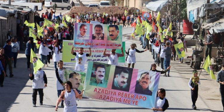 Li herêma Efrînê tecrîda ser Rêberê Gelan Abdullah Ocalan hate şermezar kirin