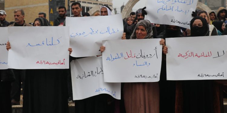 Li Reqayê li dijî êrişên li ser herêmên Bakur û Rojhilatê Sûriyê çalakiya protestoyî hat lidarxistin