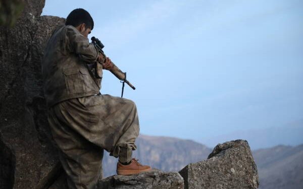 Gerîlayên Azadiyê 1 dagirker ceza kirin, 1 mobese û termal jî îmha kirin