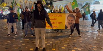 Ciwanên Şoreşger li Atînayê tecrîd protesto kir