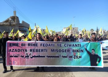 Li Kobanê dijî tecrîdê bi hezaran daketin qadan