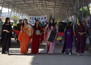 Yekitiya Jinên Ciwan li Dêrikê ji bo tecrîta li ser Rêberê Gelan Abdulah Ocalan çalakiyek li darxist