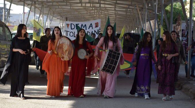 Yekitiya Jinên Ciwan li Dêrikê ji bo tecrîta li ser Rêberê Gelan Abdulah Ocalan çalakiyek li darxist