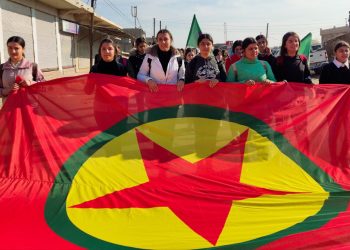 Ciwanên Dêrikê ji bo tecrîda li ser Rêber Apo daketin qadan