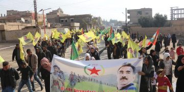 Ji bo tecrîta li ser Rêber Apo ciwanan li Hesekê meşek li darxist