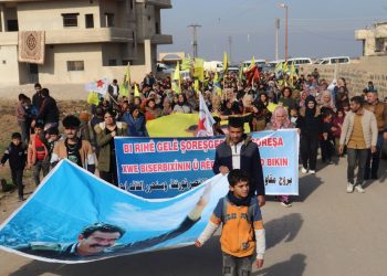 Ciwanên Kobanê ji bo tecrîda li ser Rêber Apo daketin qadan