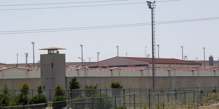 Li Girtîngeha Ewlekariya Bililind Hejmar 2 a Xarpetê gardiyan 15 girtiyan êşkence kir