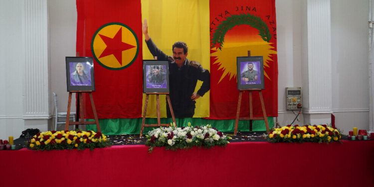 Kurdistaniyan şehîdên xwe li Parîsê bi rê kirin