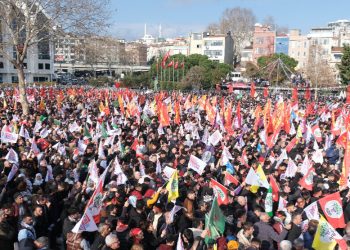 Di mîtînga Tifaqa Ked û Azadiyê: ‘EM Ê PÊŞÎ LI VÊ ÇERXA ZILMÊ BIGRIN’
