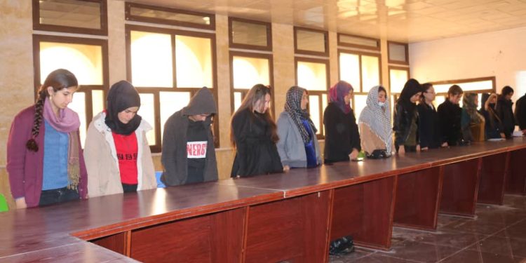 Yekitiya Jinên Ciwan li Eyn Îsa yê Panel li ser Rêbertî û Jin li dar xist