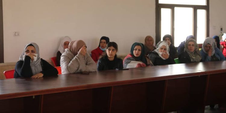 Yekitiya Jinên Ciwan li Eyn Îsa yê Panel li ser Rêbertî û Jin li dar xist