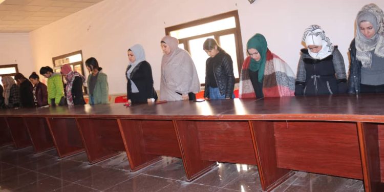 Yekitiya Jinên Ciwan li Eyn Îsa yê Panel li ser Rêbertî û Jin li dar xist