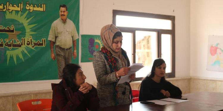 Yekitiya Jinên Ciwan li Eyn Îsa yê Panel li ser Rêbertî û Jin li dar xist