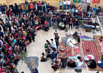 Ciwanên Şoreşger û Jinên Ciwan li Ehdas şevbêrkeke li dar xist