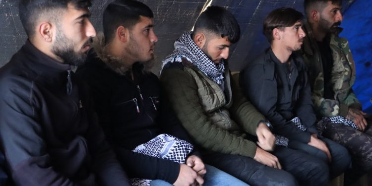 Ciwan û Jinên Ciwan ên Şehba pengava bi şiyara ‘Mala xwe, taxa xwe, welatê xwe biparêzê’ dan destpê kirin