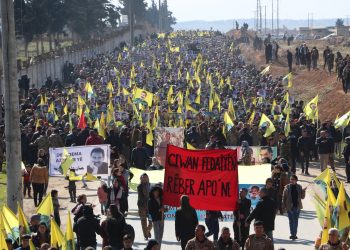 Şêniyên kantonên Efrîn û Şehbayê li dijî komploya navneteweyî meşiyan