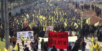 Şêniyên kantonên Efrîn û Şehbayê li dijî komploya navneteweyî meşiyan
