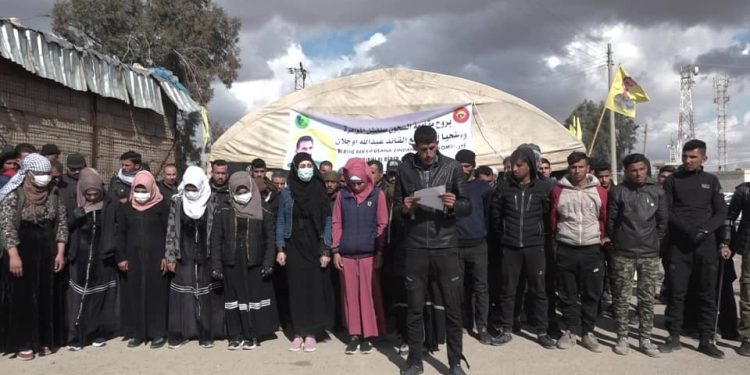 Ciwanên Dêrazorê bang li ciwan û jinên ciwan li seranserî cîhanê kir ku li hember desthilata navneteweyî serî hildin